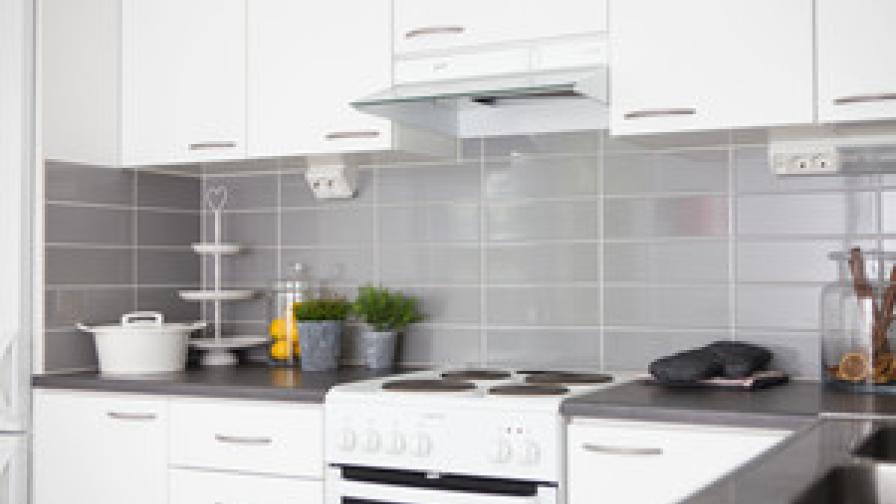 Hoasin asunnon keittiö Helsingin Pukinmäessä