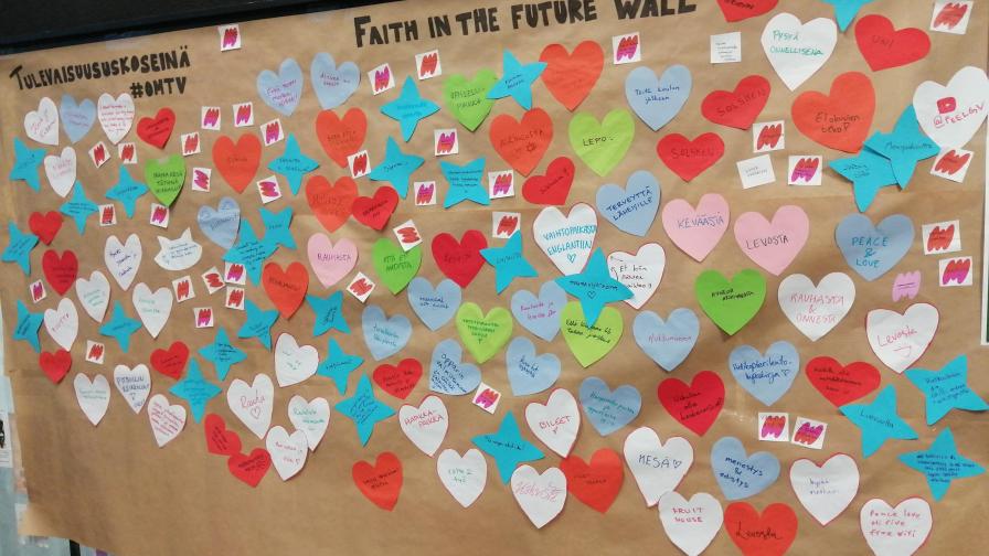 Tulevaisuususkoseinä Arabian kampuksella.